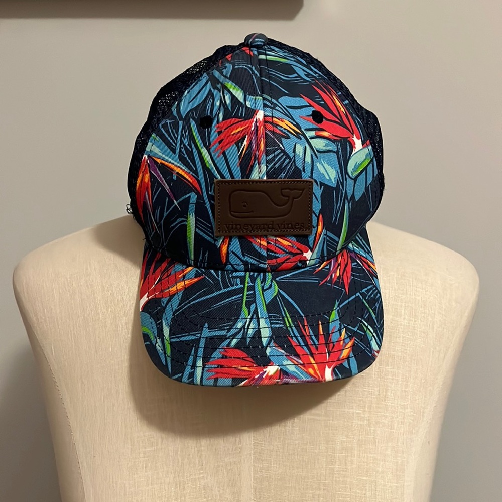 Vineyard Vines Hawaiian print and mesh cap